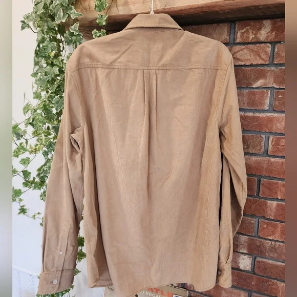 Vineyard Vines Men's Corduroy Khaki Button-Down Shirt - Picture 2 of 5